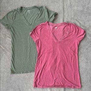 GAP Vintage Wash V-Neck Green Pink T-shirt Bundle Size XS